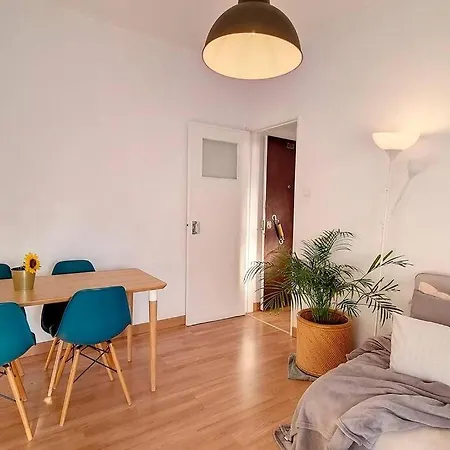 Cozy One Bedroom Apartman