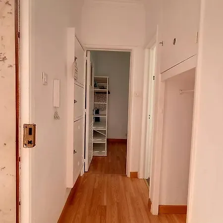 Cozy One Bedroom Lizbona